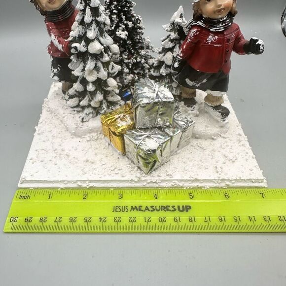 Vintage snow people playing in the snow Christmas scene - Picture 9 of 12